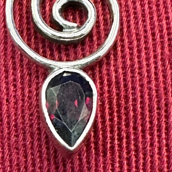 VTG Italy Sterling Garnet Gemstone Pendant Necklace Marked “Diagonal” - Picture 14 of 16